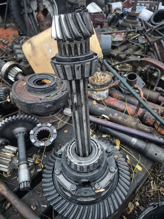 Vând piese tractor u 650