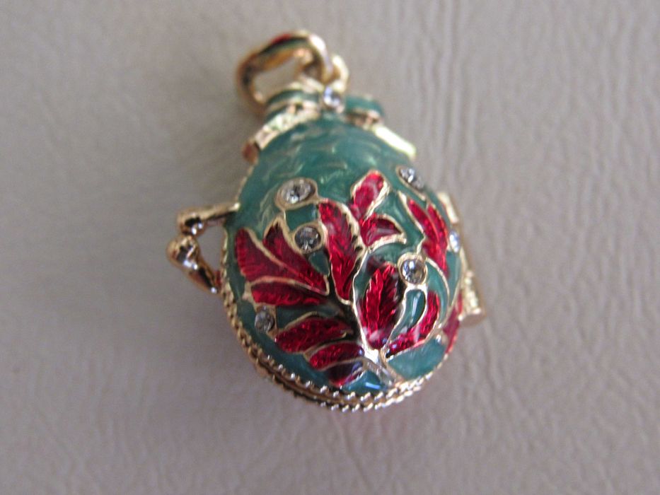 Фино дамско колие-висулка с Яйце Фаберже, ново