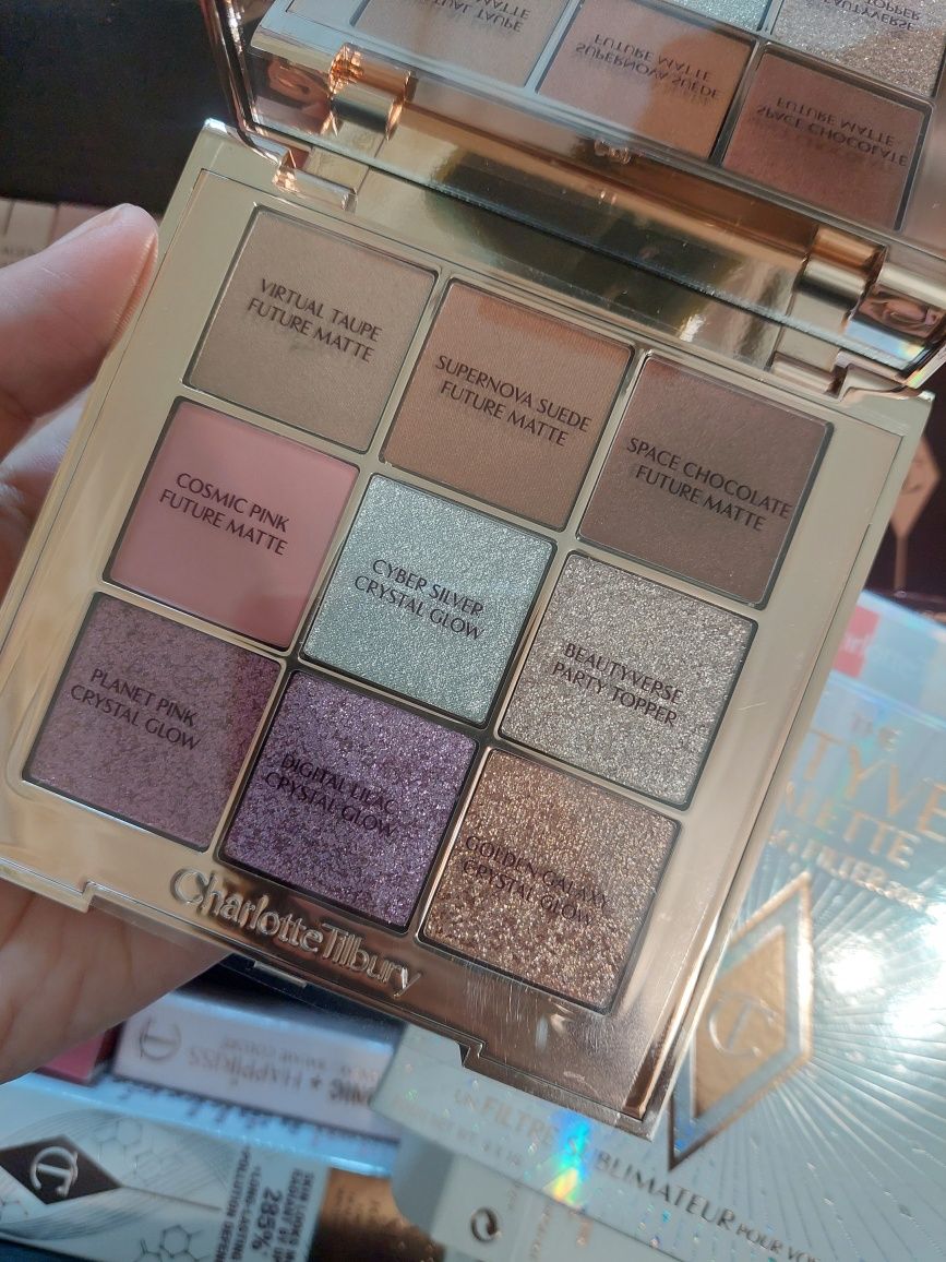 Charlotte Tilbury Палетка теней THE BEAUTYVERSE PALETTE
LIMI