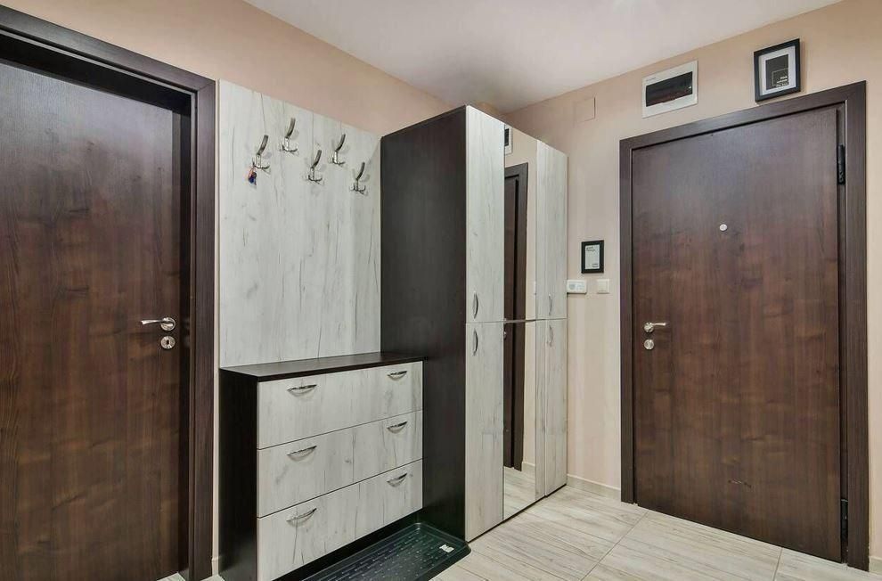 Дава се под наем Тристаен апартамент в Варна, Конфуто - 80 кв.м за 716 € - Снимка #4