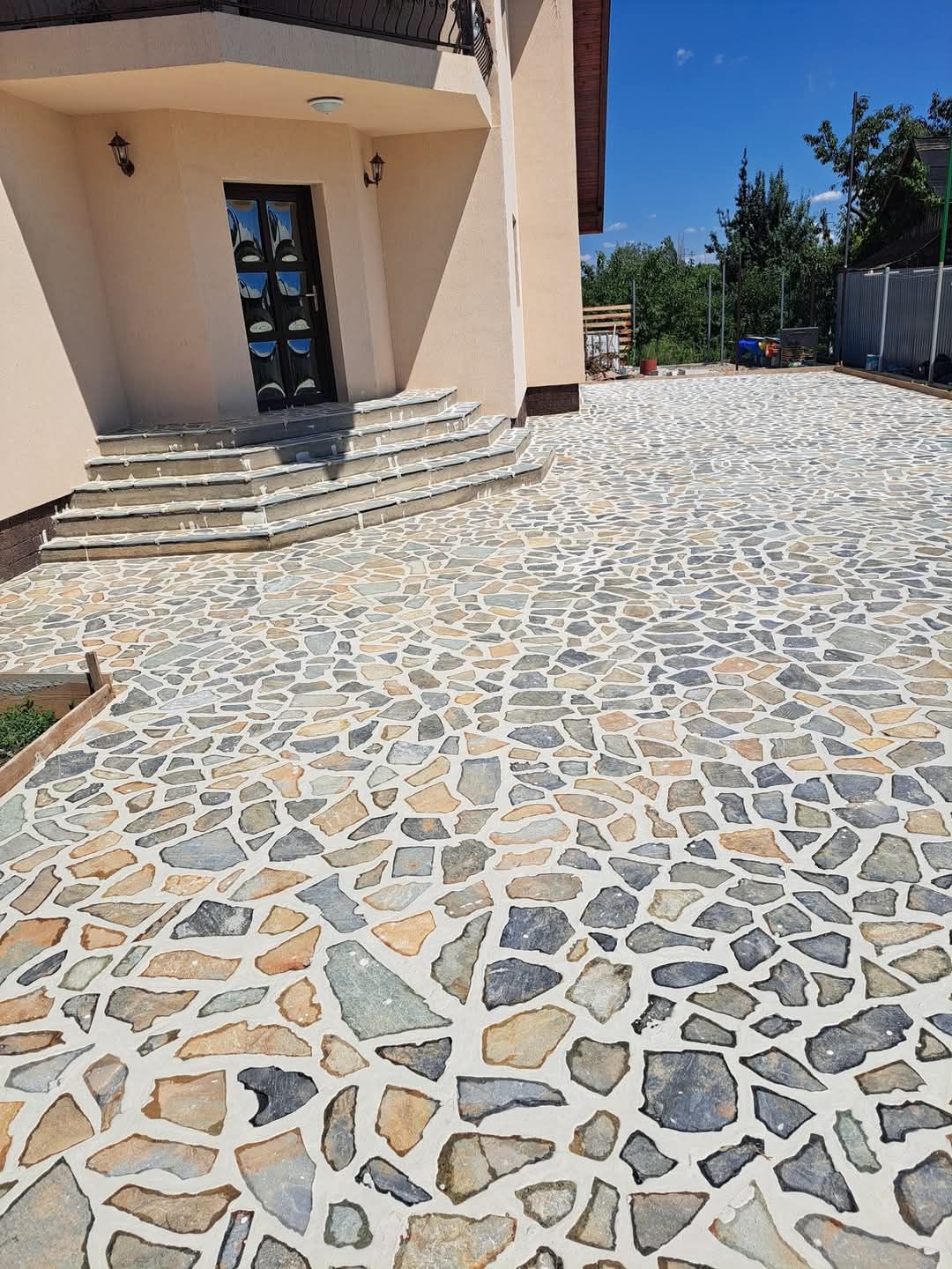 Pavajul din piatră naturală din Grecia este disponibil într-o nuanță e