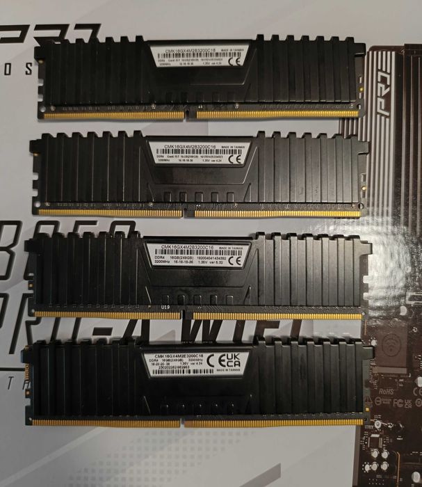 Памет Corsair VENGEANCE LPX 16GB (2x8GB) DDR4 3200MHz - Общо 32GB