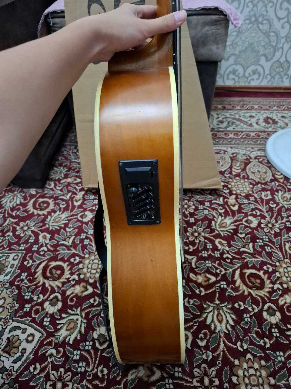 Classic gitara sotiladi