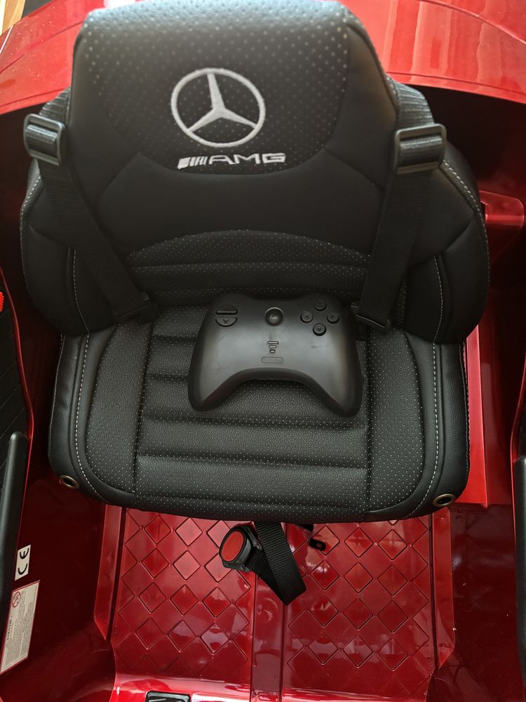 Mercedes amg cu telecomanda cu motoras pe fiecare roata