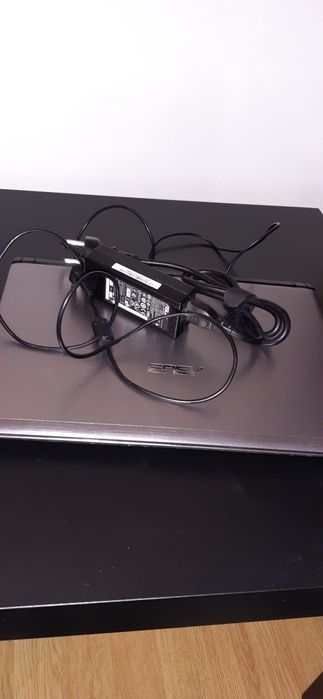 Laptop asus slim defect pentru piese