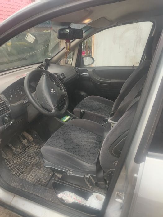 Vând Opel Zafira