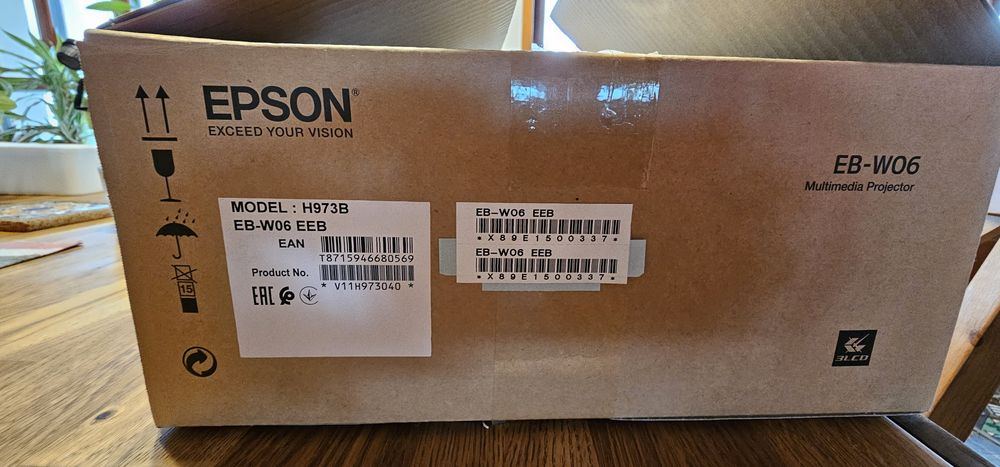 Videoproiector EPSON EB - W06 (nou)