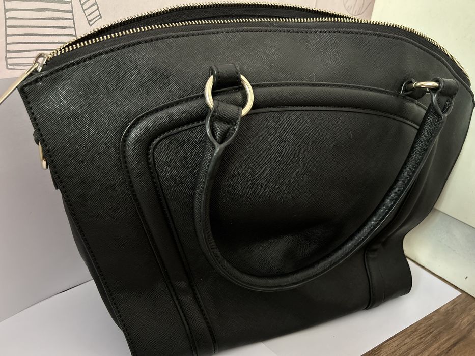Чанта  на Armani