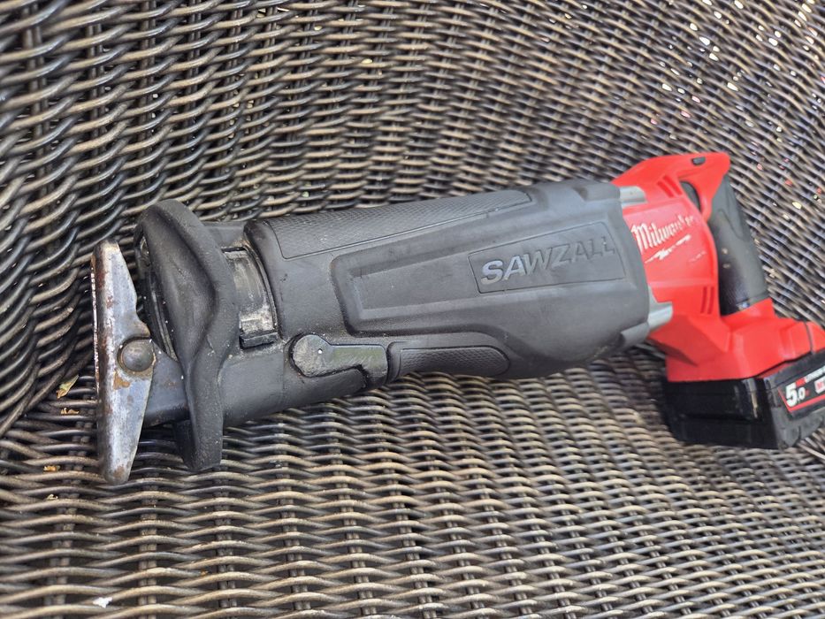 Fierăstrău sabie Milwaukee M18 CSX + acumulator 5 ah