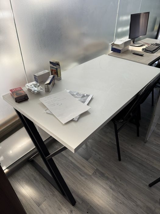 Продам лофт стол в иделаьном состоянии