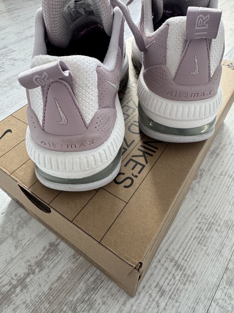 Дамски маратонки Nike air max Genome размер 38,5
