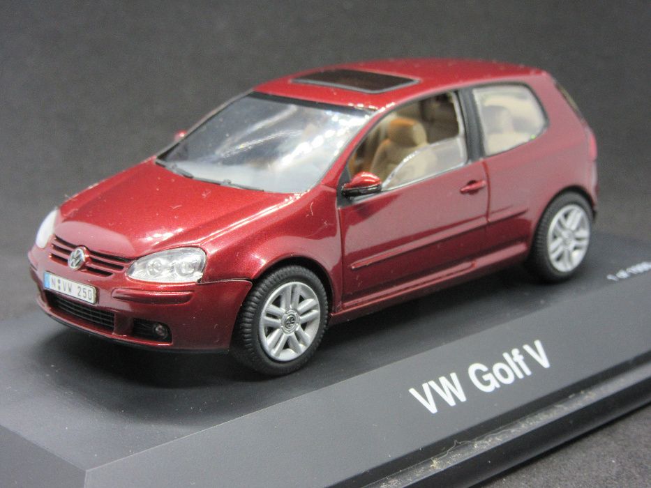 Macheta Volkswagen Golf V Schuco 1:43