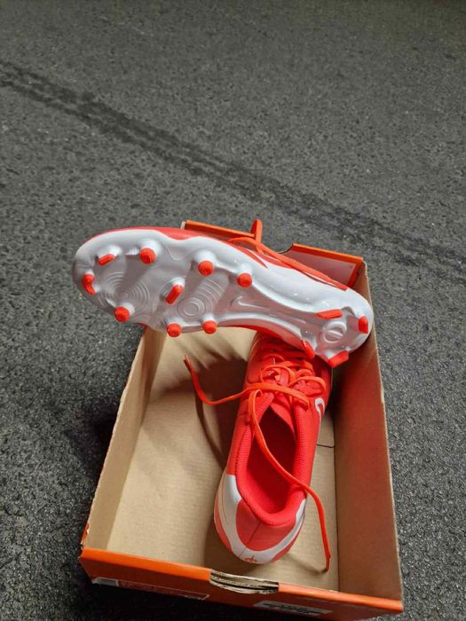 Ghete Fotbal Crampoane Noi Nike si Puma