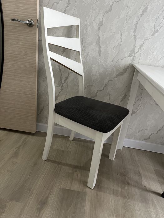 Продам стол и стулья