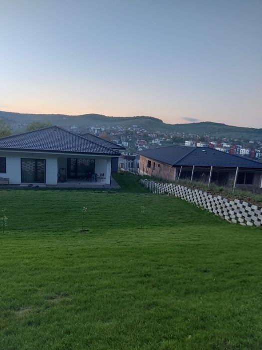 Vand pamant nisipos pentru rulouri gazon/canalizare/cabluri electrice