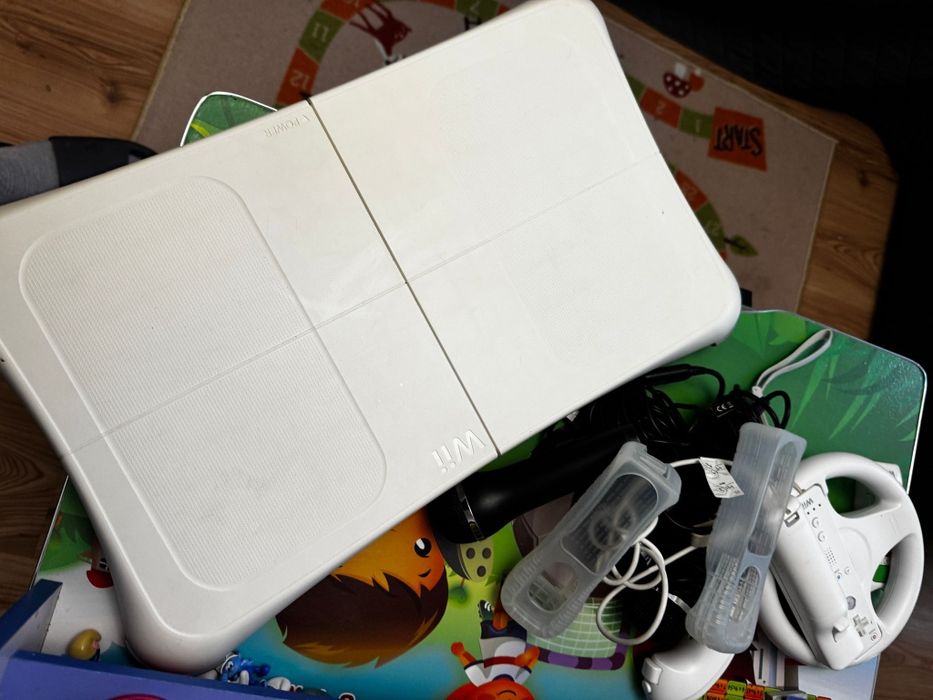 Wii impecabil cu jocuri și accesorii