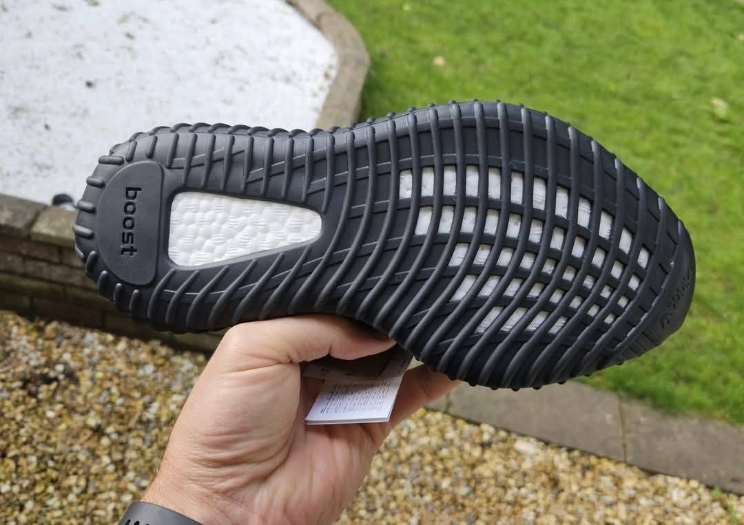 Adidas yeezy 350 V2 compact originali
Mar:41 1/3,42
Pret:600