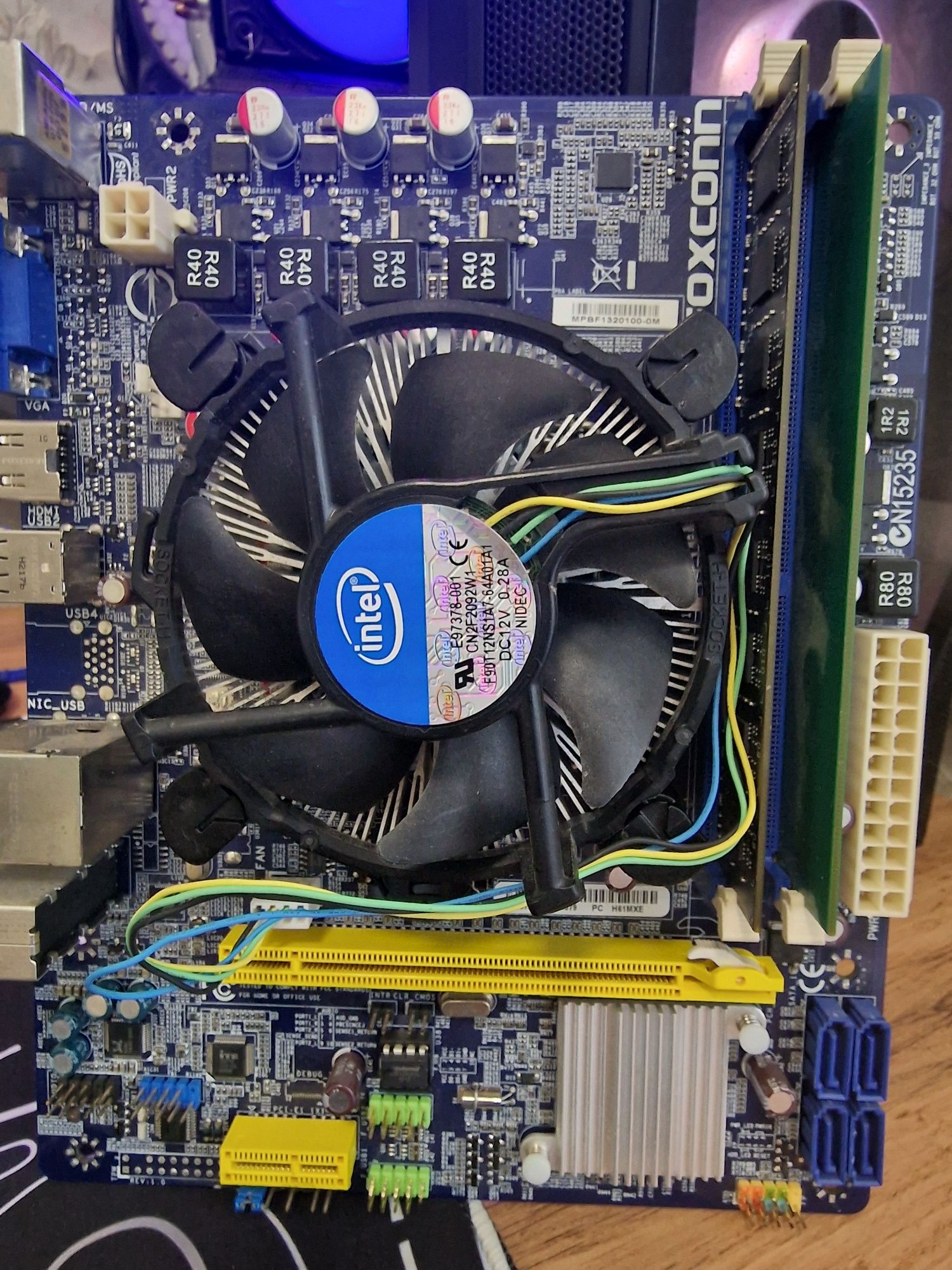 Материнка foxconn h61mxe + проц Intel Pentium g2030 DDR 3  2 плашки