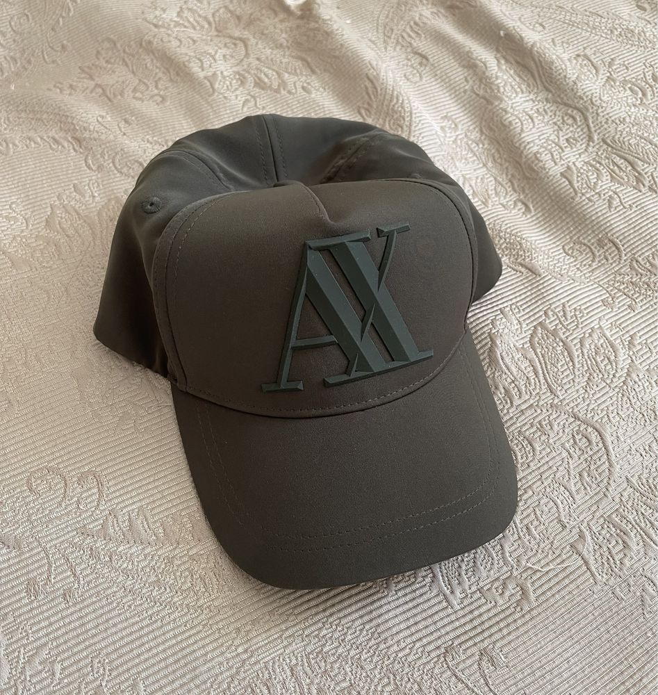 Продам новую оригинальную кепку Armani Exchange