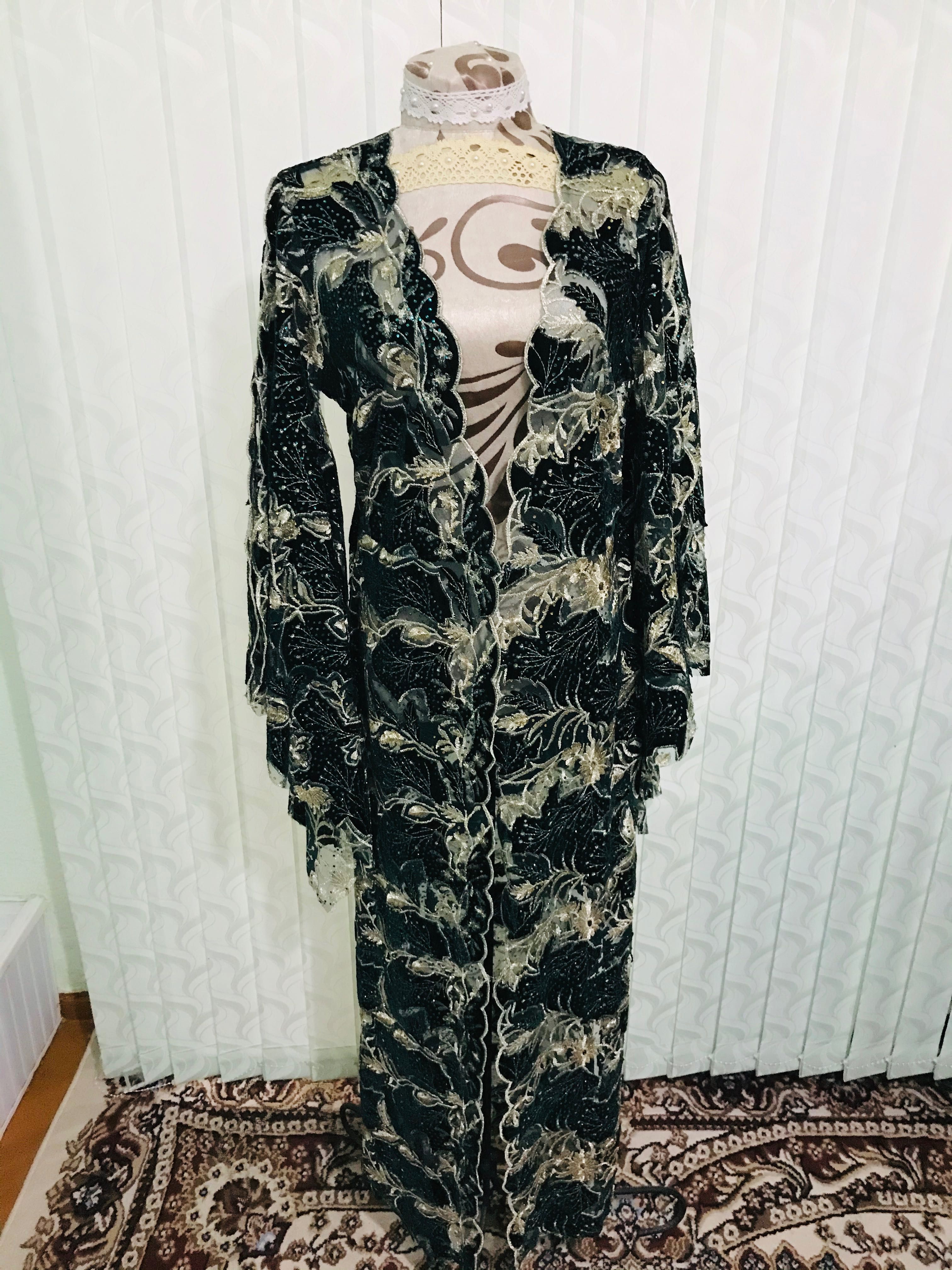 Abaya, абая . Халат, накидка, тўй боп , жуда бой. Вечерняя накитка