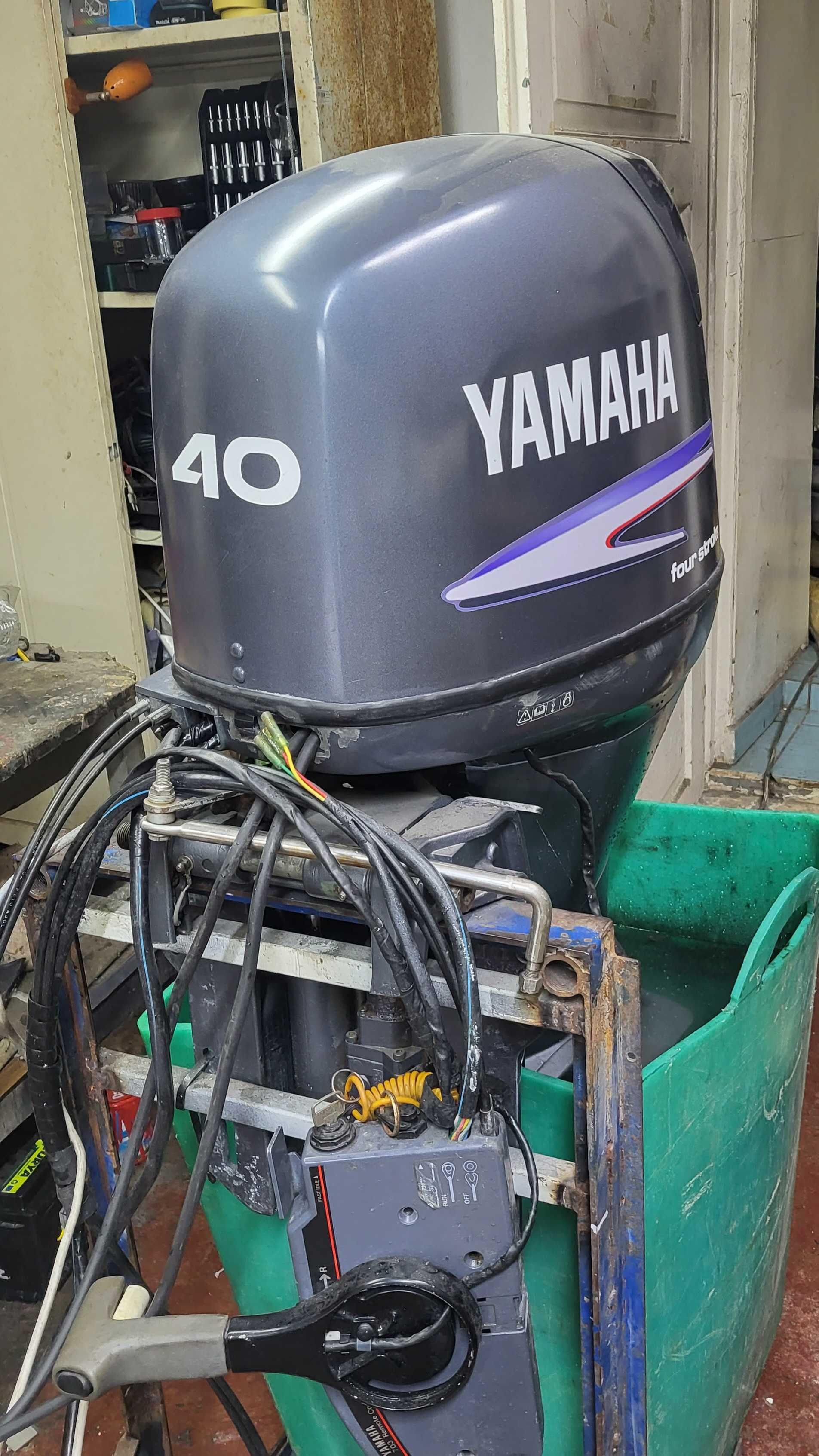 Vând motor  barcă yamaha 40 cp patru timpi.