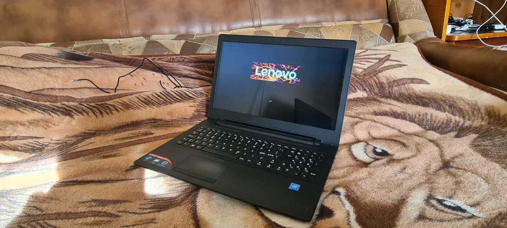 Laptop Lenovo cu procesor Celeron Dual Core,4 Gb RAM si HDD de 500 Gb