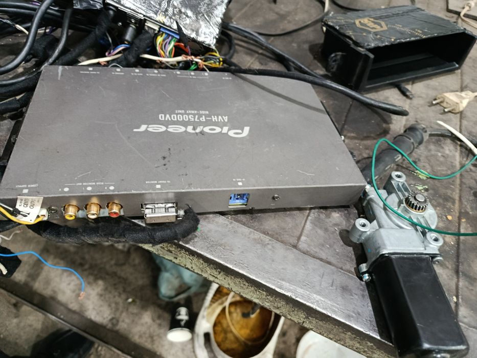 Pionner avh p7500dvd sotiladi xolati zor hamma narsasi ishlidi