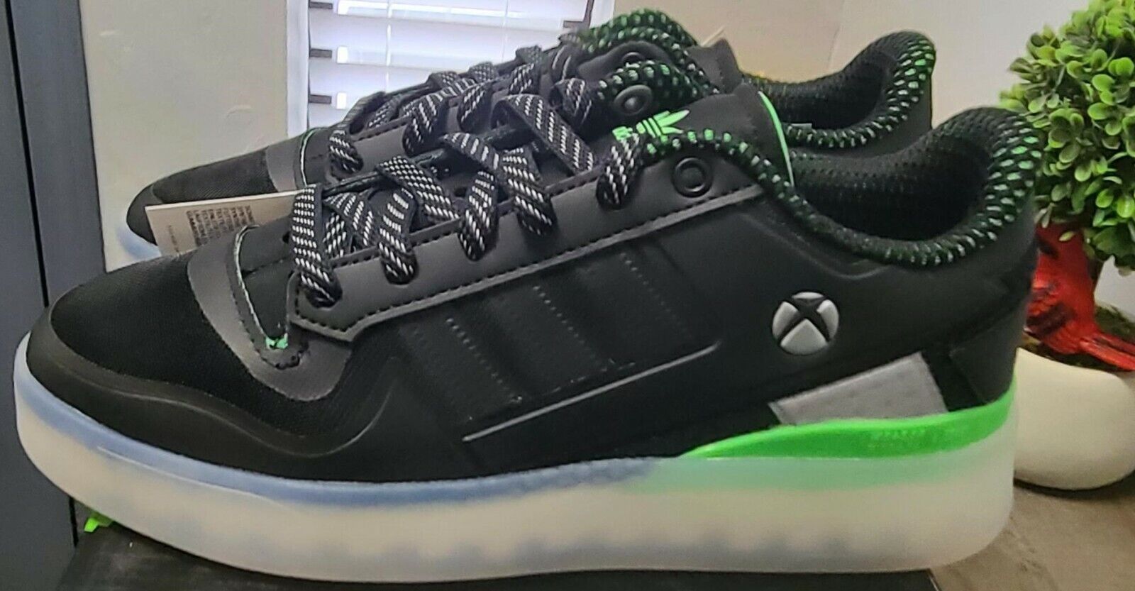 Adidas xbox 42 1/2 , 43