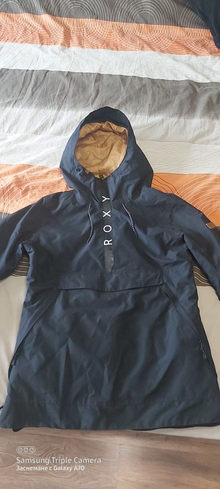 Продавам дамско яке ROXY размер М