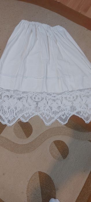 Poale costum popular