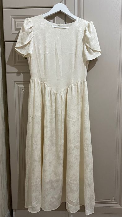 Көйлек сатылады.