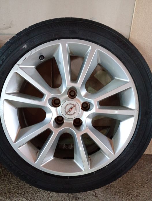 OPEL ASTRA H джанти със летни гуми 225/45/17 7J ET39 5x110 цо 66