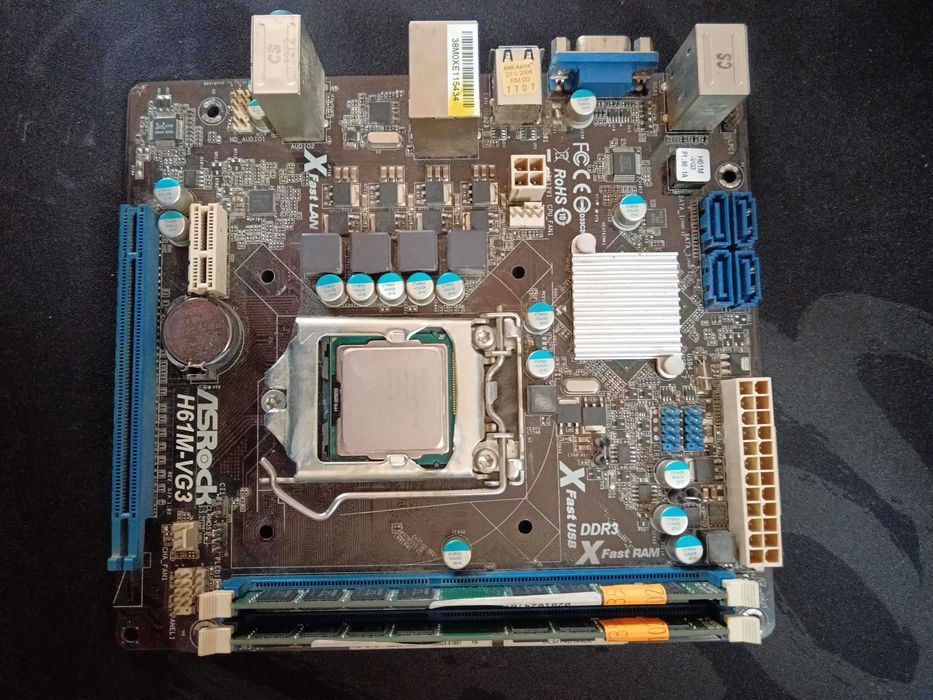 Дъно с процесор i7 3770 и 2x8 ddr3 рам памет има и захранване