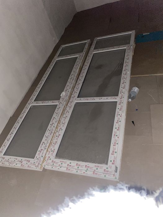 Пластиковые двери 2 шт