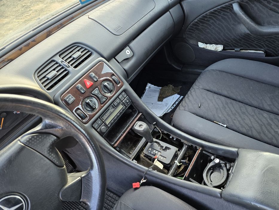 Продавам мерцедес цлк на части