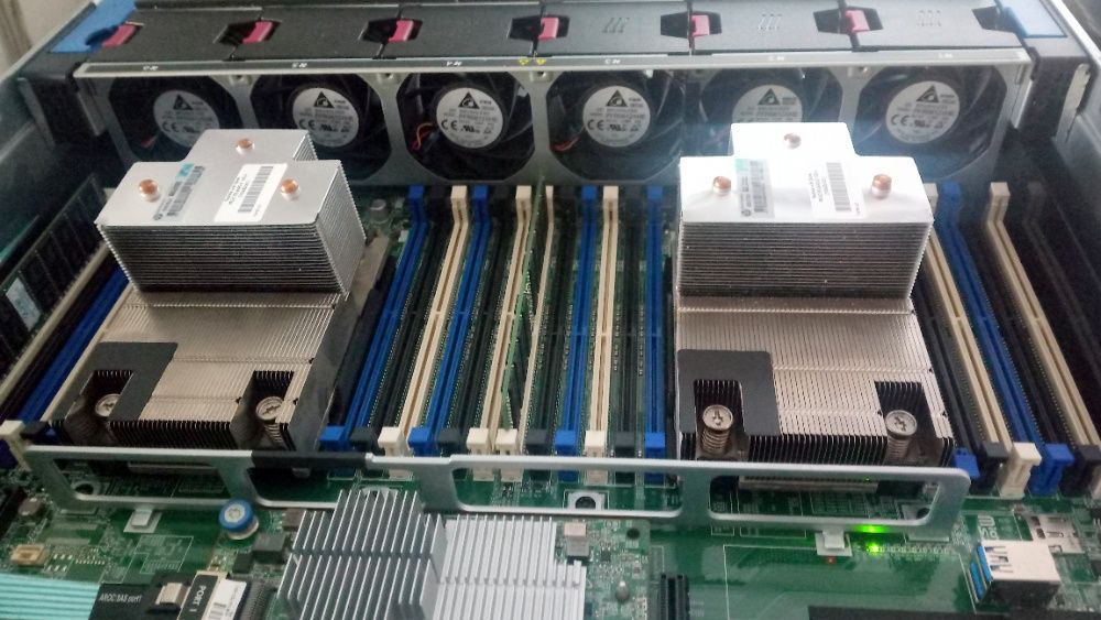 Сървър HPE DL380 Gen9 8SFF 2*Xeon Е5-2660v4 12C 2.2-2.9GHz 64GB P440AR