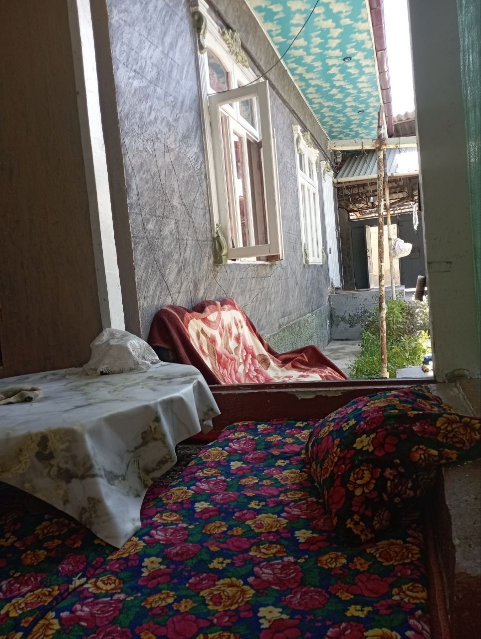 Xasanboy yòlida 3 sotuk 6 xonali uy sotiladi