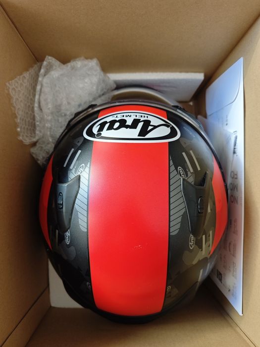 Продавам каска Arai xl