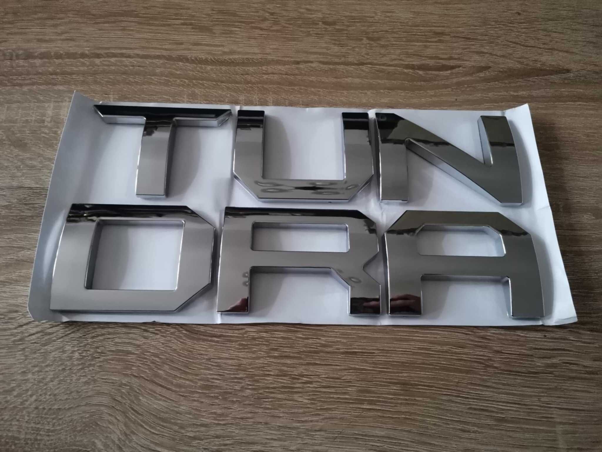 сребриста емблема надпис Toyota Tundra