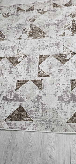 Продаётся ковер.