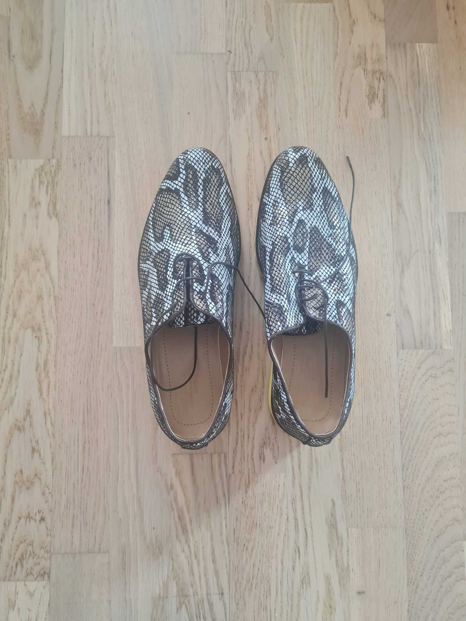 Vand pantofi moderni