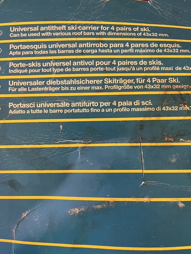 Suport 4  perechi de schiuri . Prindere pe bară transversală