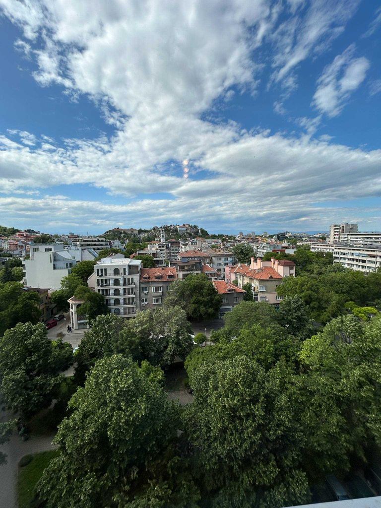 Дава се под наем Двустаен апартамент в Пловдив, Център - 68 кв.м за 357 € - Снимка #2
