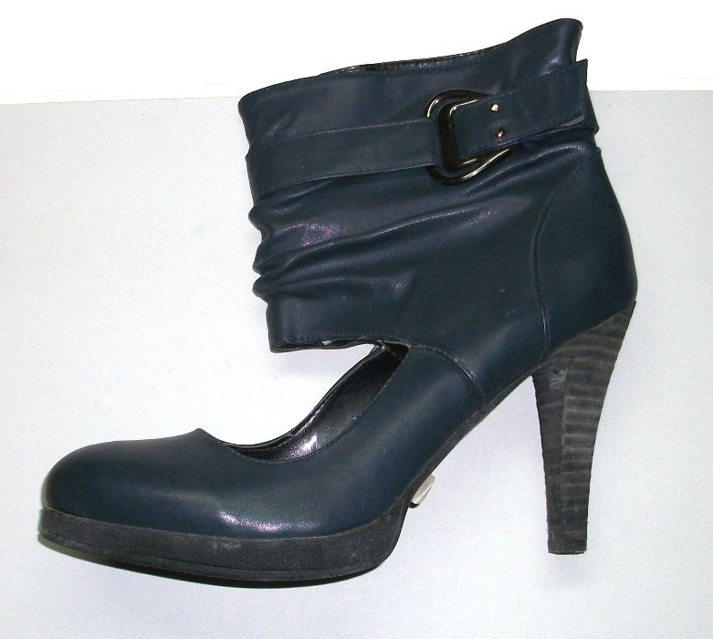 Vand pantofi de dama albastri, din piele, purtate de doua ori, mar. 40