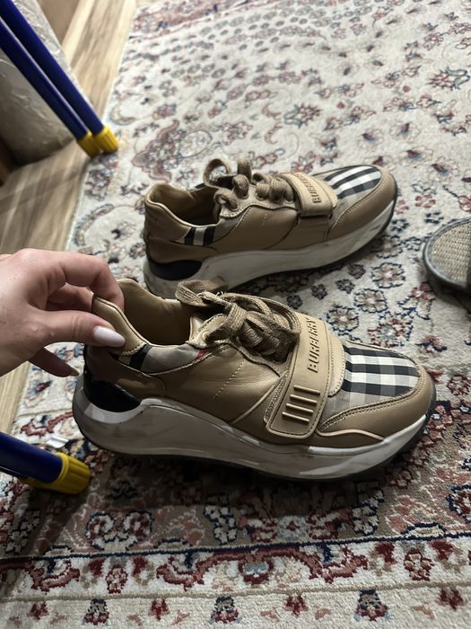 Кросовки женские