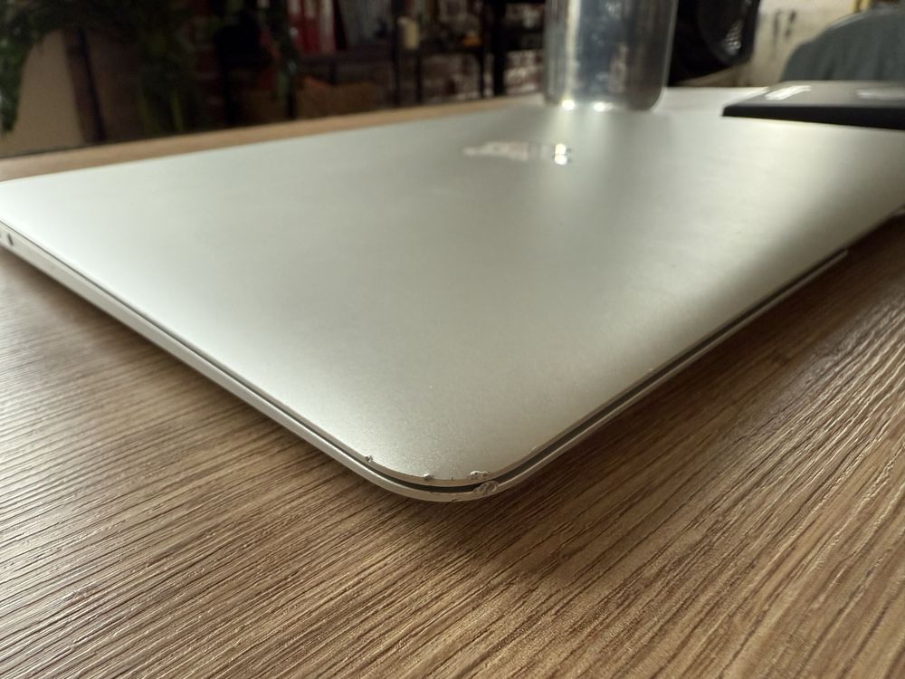 MacBook Air 13” (Early 2015)