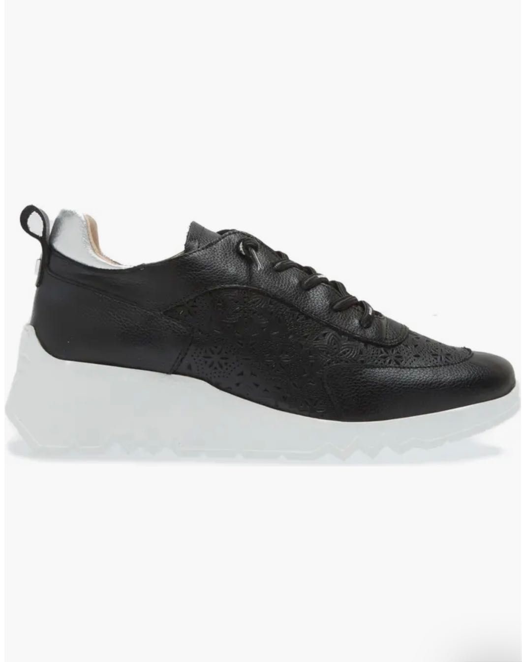 SALE! Wonders Eleven сникърси