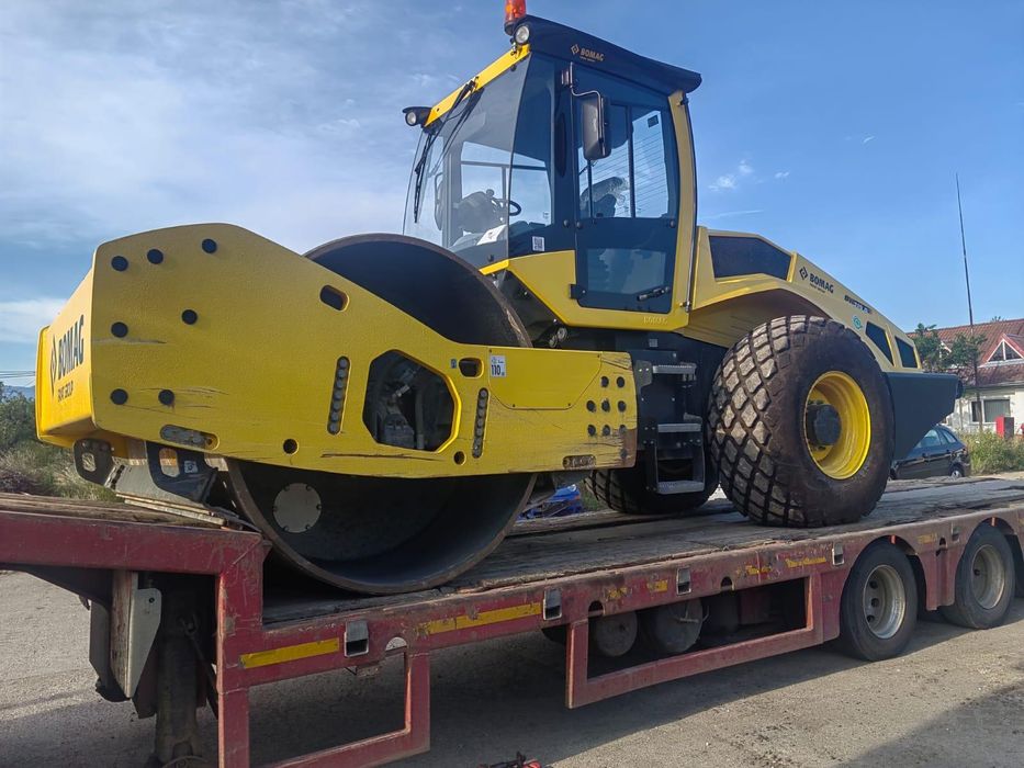 Închiriez cilindru compactor 3.5T, 12,T, 20T