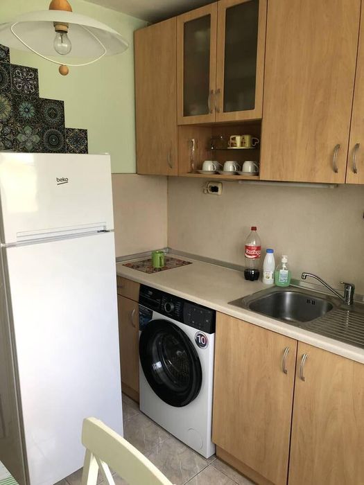 Дава се под наем Двустаен апартамент в Бургас, Лазур - 68 кв.м за 510 € - Снимка #2