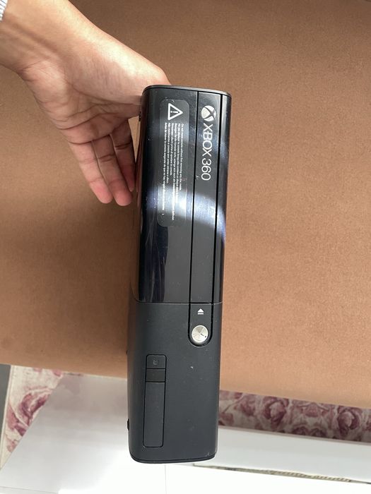 Xbox 360 E със игри
